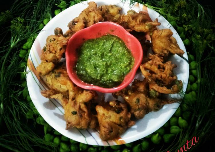 Green chana-dill leaves fritters