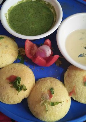 A picture of Idli dhokla.
