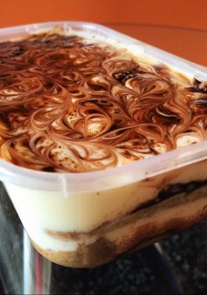 Una foto de Tiramisú helado express y light!! Con yogur sin crema