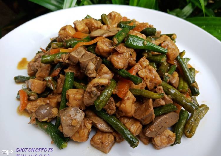 Tumis kacang panjang campur tempe