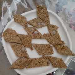 A picture of Til papdi.