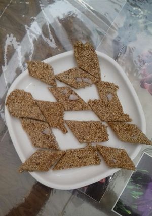 A picture of Til papdi.