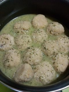 Una foto de Albóndigas de merluza en salsa verde con Thermomix