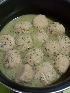 Una foto de Albóndigas de merluza en salsa verde con Thermomix
