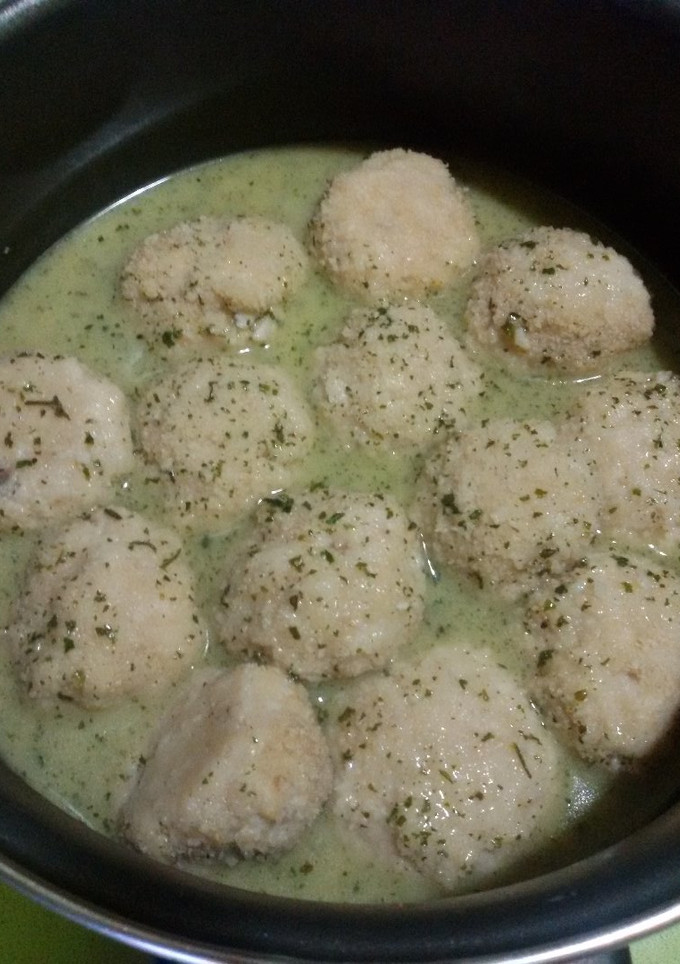 Una foto de Albóndigas de merluza en salsa verde con Thermomix