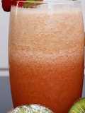 Suco de kiwi com morango