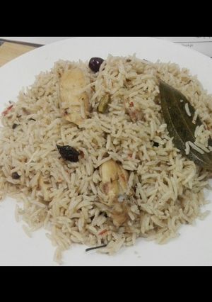 A picture of Chicken pulao.