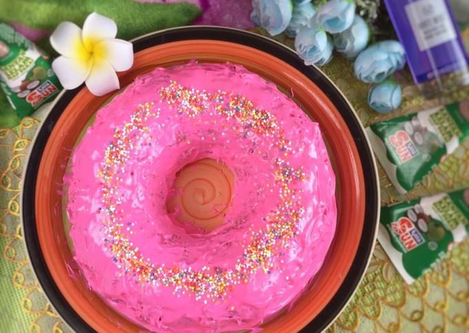 Ternyata ini lho! Resep buat Bolu Pandan Kukus Glaze Stroberry dijamin sedap