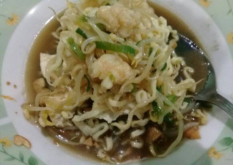 Lontong mie Surabaya