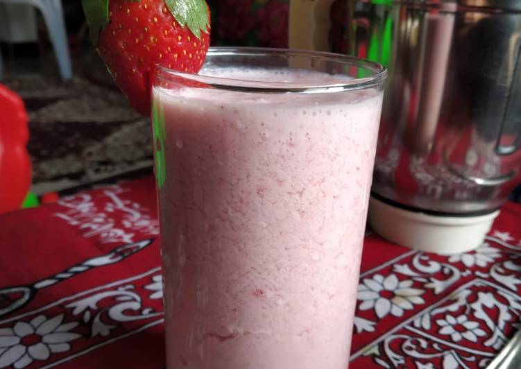 Easy Recipe: Yummy Strawberry milkshake