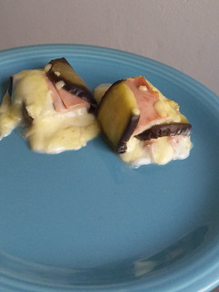 Una foto de Rollitos de berenjena
