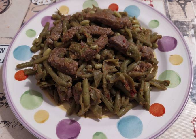 Ricetta di Premiato Straccetti di manzo con fagiolini stufati e N&amp;#39;duja