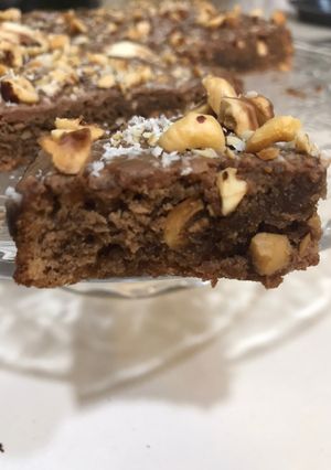 Una foto de Brownies de nocilla, avellanas y chocolate blanco