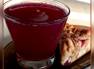 Фото Виноградно-яблучний компот зі сливами 🍇.