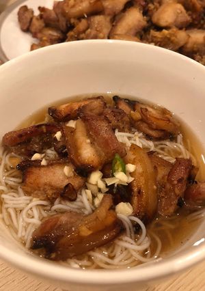 A picture of Bún chả.