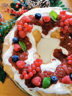 Foto de Coroa Pavlova de Framboesa com Compota de Morango 🍓