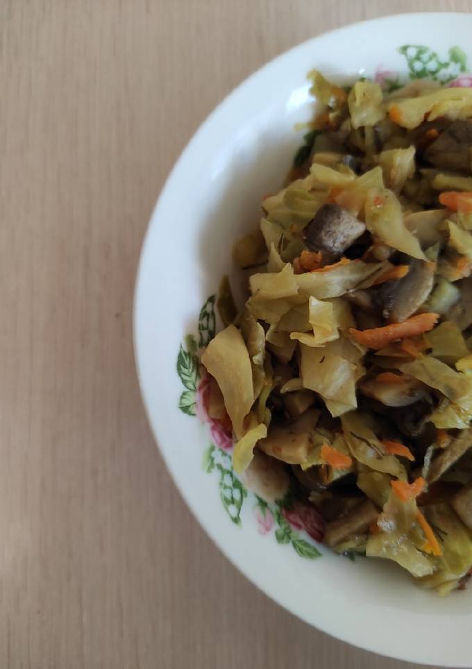 Капуста тушкована з грибами в мультиварці