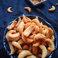 A picture of Kaju Masala Mathri.