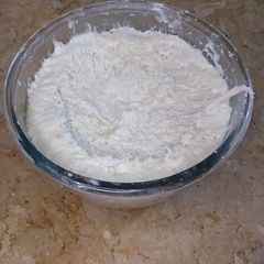 A picture of Dough for pizza/bun.