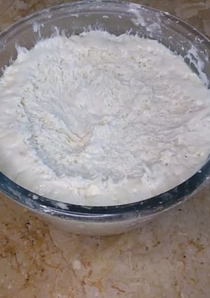 A picture of Dough for pizza/bun.