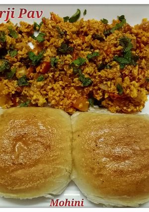 A picture of Egg Bhurji pav.