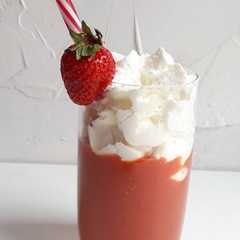 A picture of Cappuccino glacé fraises et tomates.