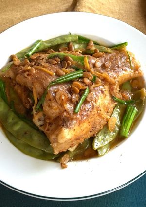 Hình của món Cá diêu hồng kho đậu móng chim.