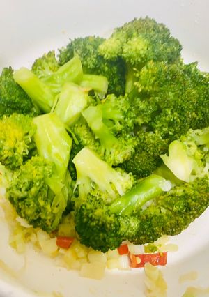 無水 蒜炒青花菜 - 快煮鍋10分鐘料理 的食譜成品照片