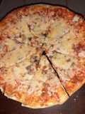 بيتزا بالجبن pizza au fromage