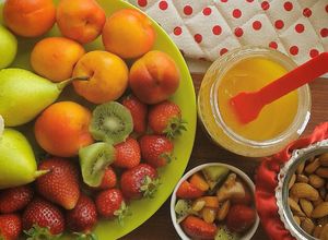Foto di Macedonia light di frutta fresca e frutta secca con miele bio