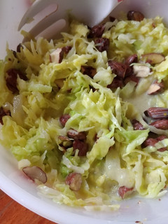 Una foto de Ensalada de repollo con almendras