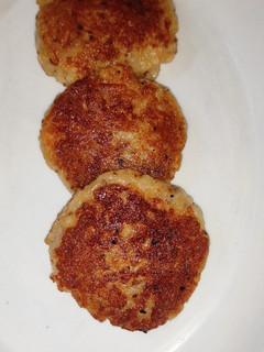 आलू की टिक्की (Aloo ki tikki recipe in hindi) रेसिपी मुख्य फोटो