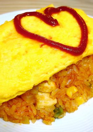 A picture of Chicken rice with omelette.