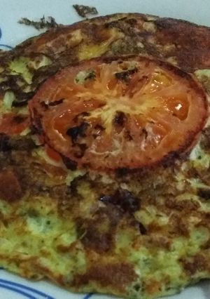 Una foto de Omelette de tomate, cebolla y queso