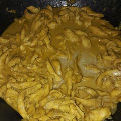 A picture of Satay stir fry chicken.