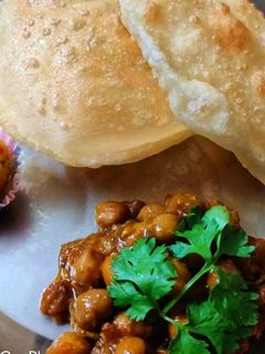 ছোলে ভটুরে (chole bhature recipe in Bengali) রেসিপির প্রধান ছবি
