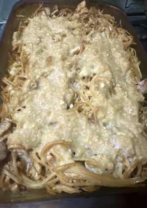 Una foto de Pollo con tallarines gratinados
