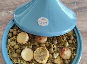 Une photo de Tajine de pintade et légumes de printemps