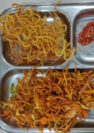 ચાઇનીઝ ભેળ (Chinese Bhel Recipe In Gujarati) રેસીપી મુખ્ય ફોટો