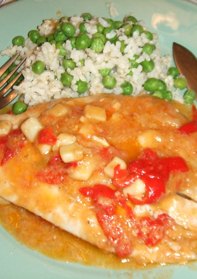 Una foto de Palometa con salsa de calamares y tomate
