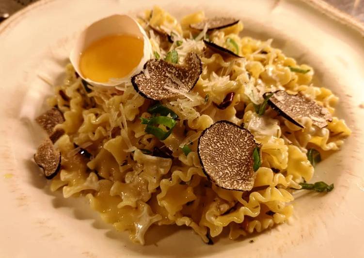 Recipe of Any-night-of-the-week Truffle pasta served with raw egg yolk