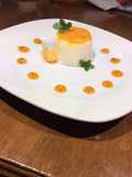 Panacotta de coco con salsa de mandarina y mezcal