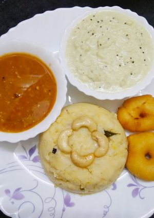 ரவை பொங்கல் (Rava Pongal Recipe in tamil) செய்முறை முக்கிய புகைப்படம்