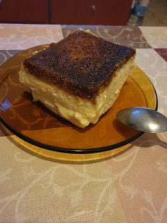 Una foto de Tarta de natillas y pan de molde