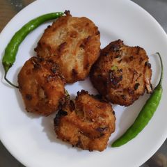 A picture of Bread crumbs Vadai.