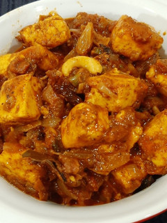 रेस्टॉरंट स्टाईल पनीर लसूणी करी (paneer lasooni curry recipe in marathi) रेसिपी चे मुख्य फोटो