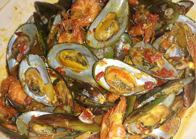 Seafood balado