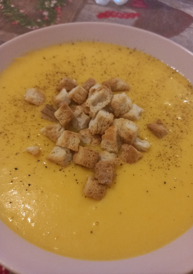 Una foto de Crema de calabaza🎃🥄🍁