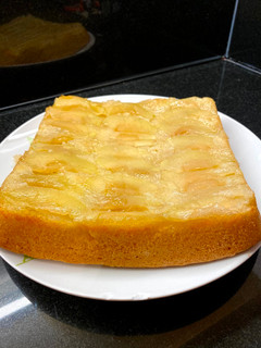 Una foto de Torta invertida de manzana