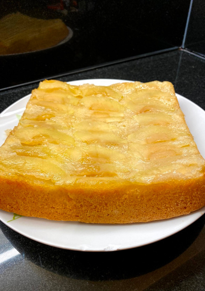 Una foto de Torta invertida de manzana
